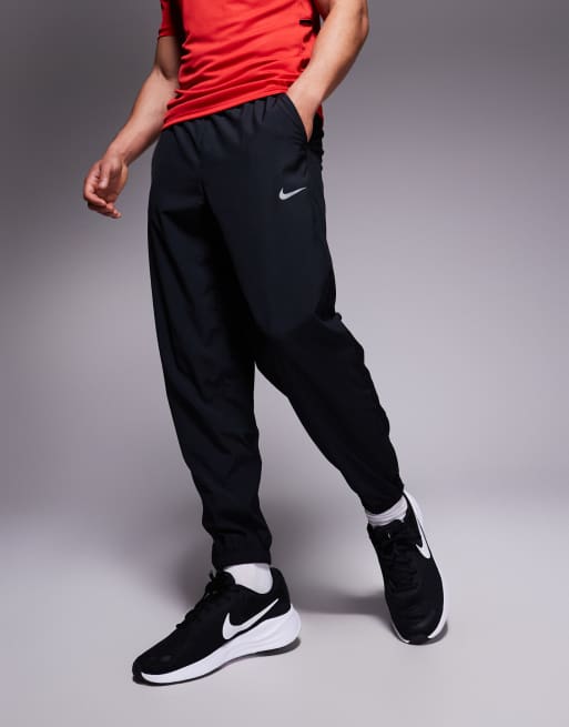 Nike Training Form Dri-FIT tapered sweatpants in black, 2 of 5