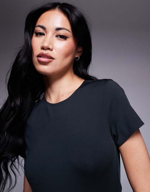 Nike Training Form fitted t-shirt in black, 3 of 4