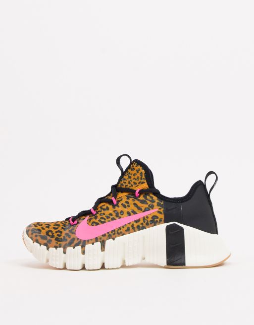 Leopard print shop nike frees