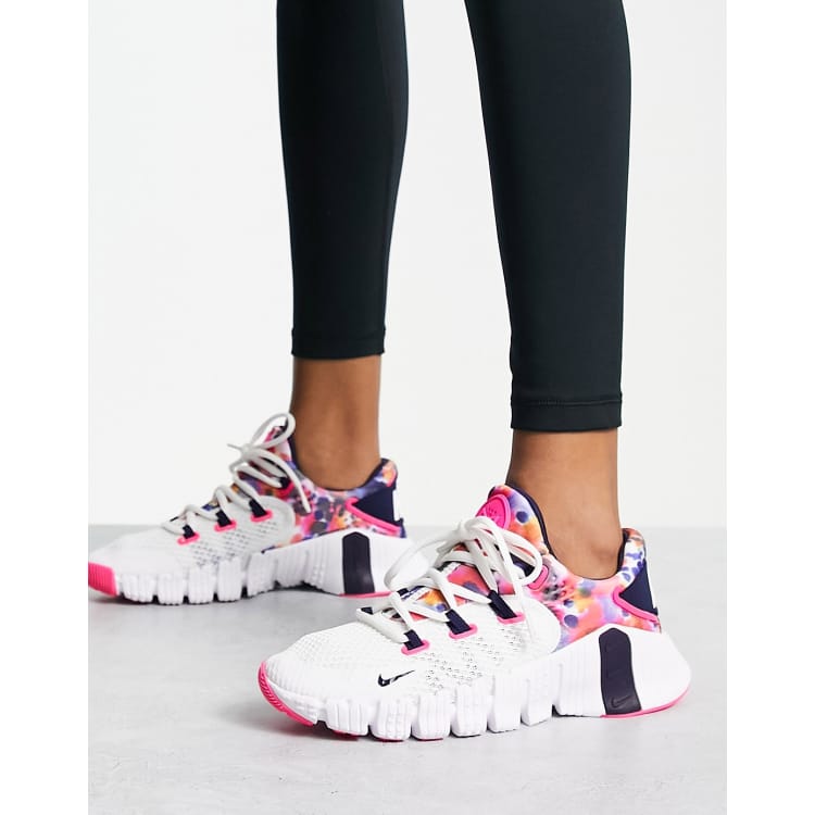 Nike Training Free Metcon 4 printed trainers in pink and white ASOS