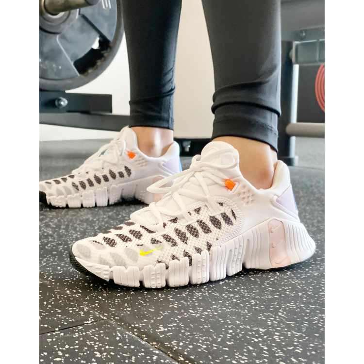 Nike Training Free Metcon 4 Sneaker in Schwarz und Gelb ASOS