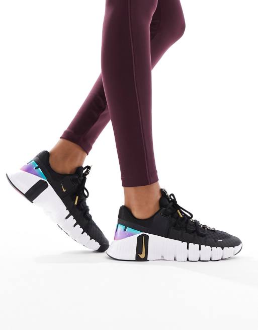 Nike Training – Free Metcon 5 – Czarno-różowe metaliczne buty sportowe