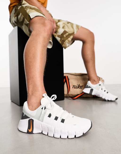 Nike Training Free Metcon 5 Sneakers in wit ASOS