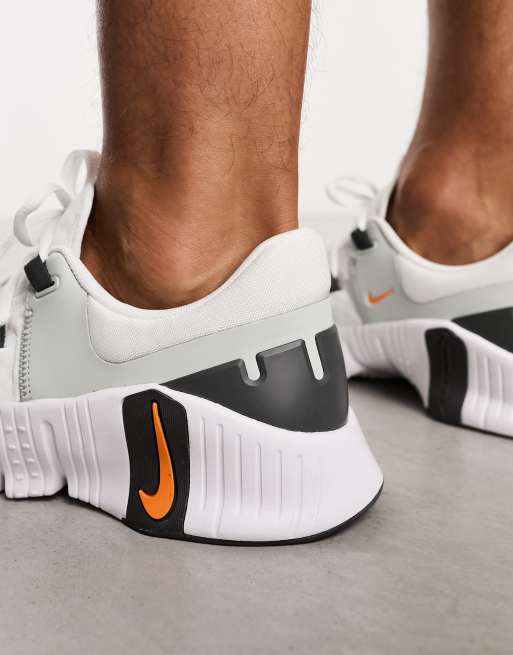 Nike Training Free Metcon 5 Sneakers in wit ASOS