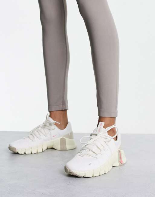 Nike Training Free Metcon 5 trainer in pink ASOS