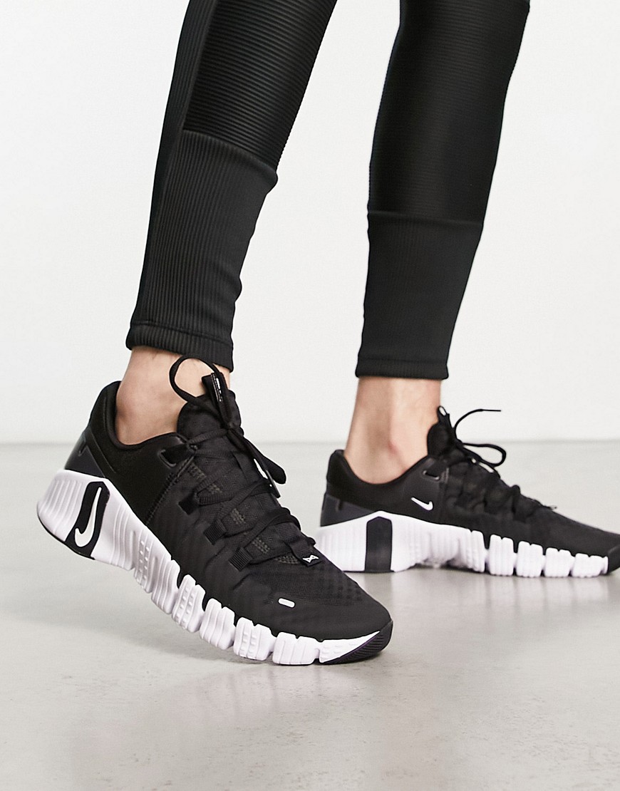 Nike Training Free Metcon 5 trainers in black and white