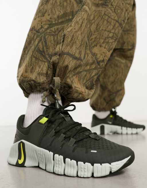 Nike store metcon khaki