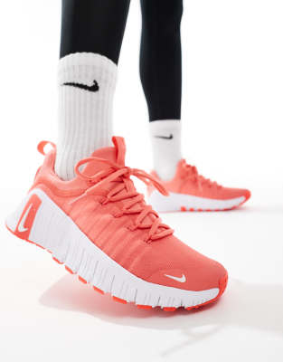 Nike Training - Free Metcon 6 - Sneaker in Rosa und Weiß