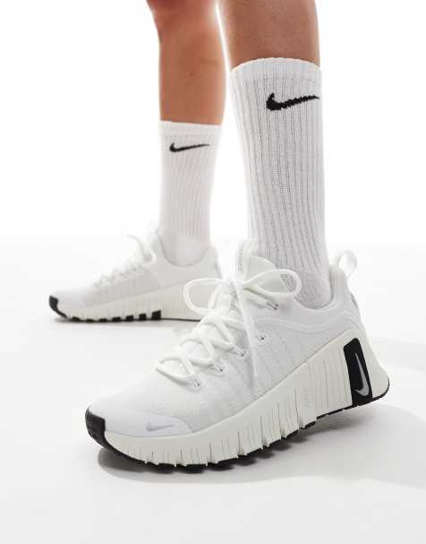 Nike Training – Free Metcon 6 – Sneaker in Weiß und Glitzer - view 1