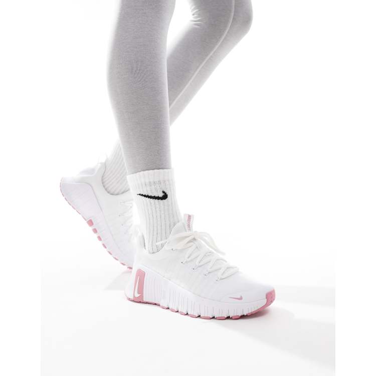 Nike Training Free Metcon Sneakers bianche e rosa ASOS