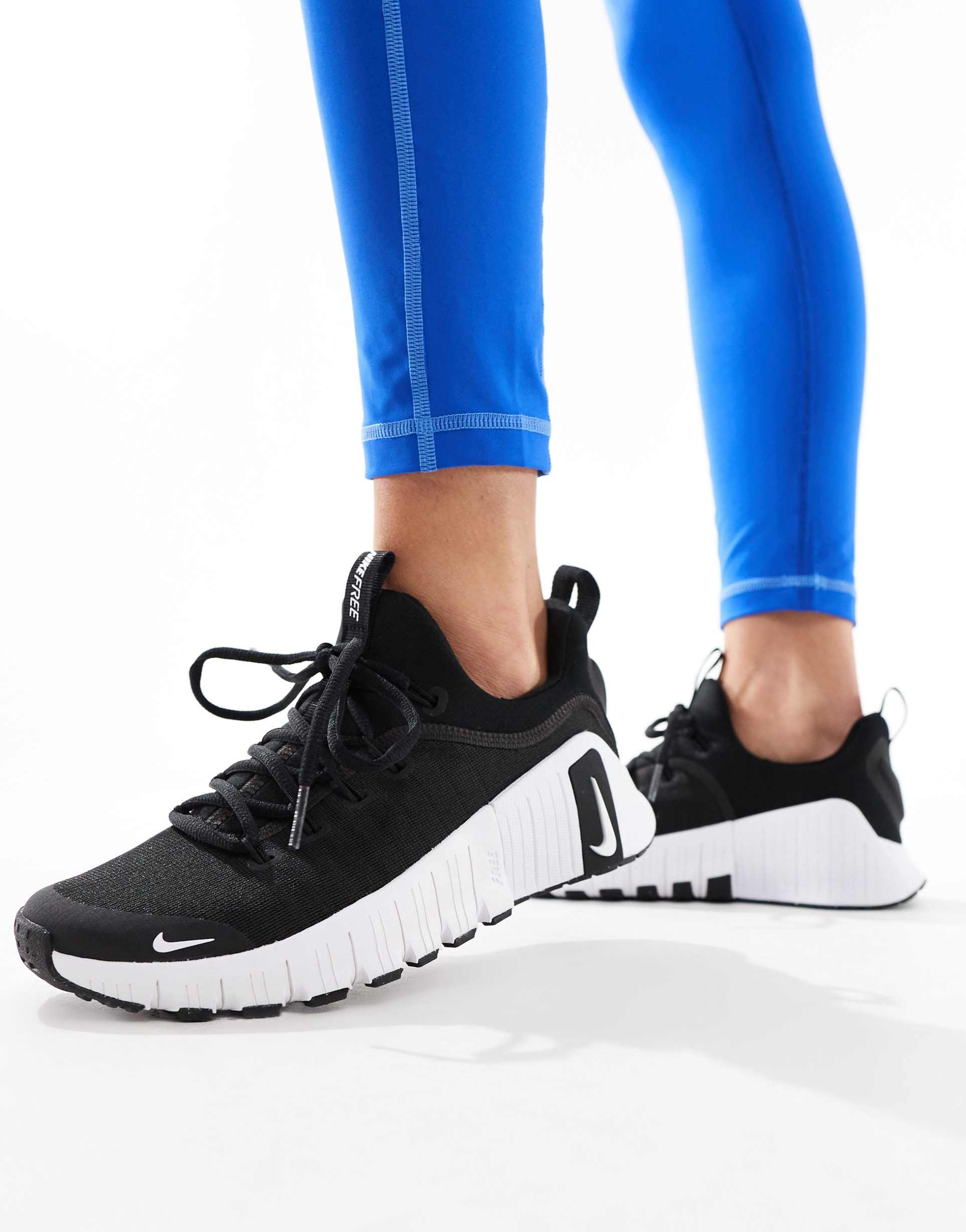 nike training free metcon 6 sneakers in black and white