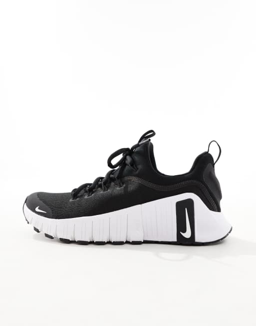 Nike Training Free Metcon 6 sneakers in black and white, 2 of 5