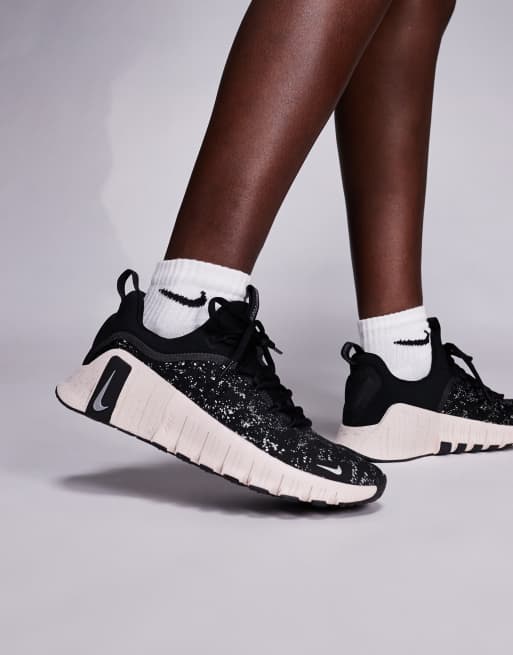 Nike Training Free Metcon 6 sneakers in black, 3 of 5