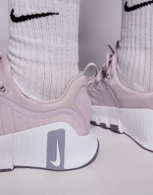 Nike Training Free Metcon 6 sneakers in light purple and white, 4 of 5