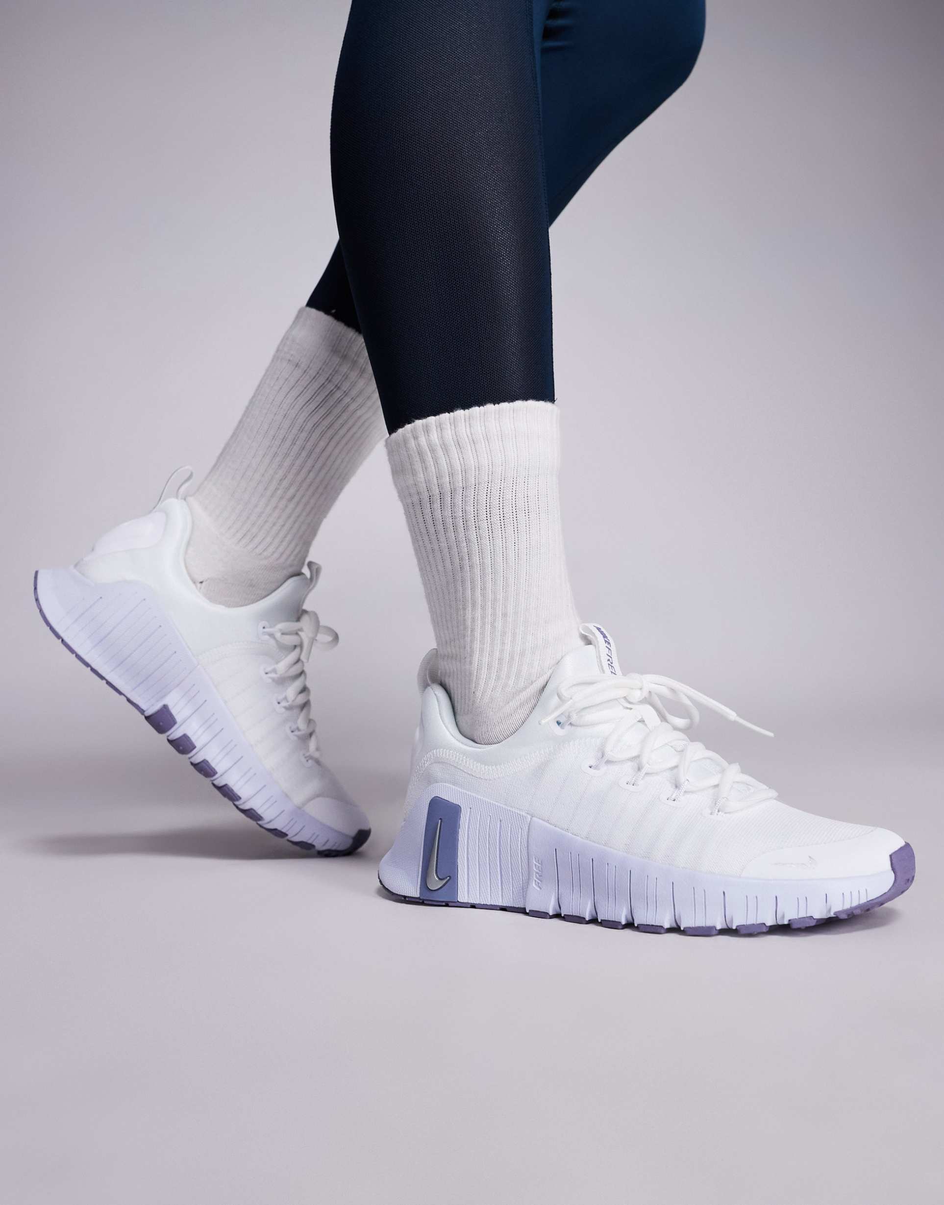 nike training free metcon 6 sneakers in white and light blue