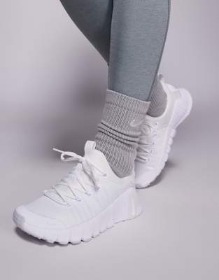 Free Metcon 6 sneakers in white