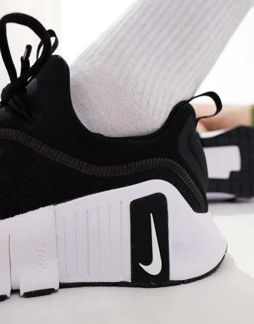 Nike Training Free Metcon 6 trainers in black and white, 3 of 5