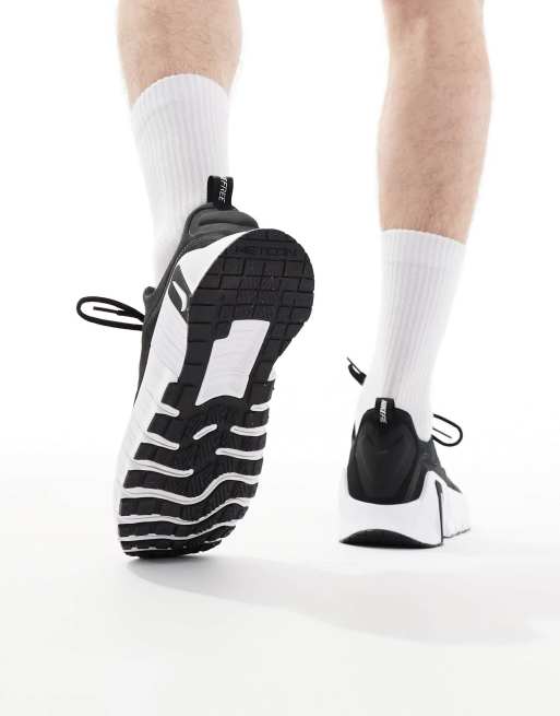 Nike Training Free Metcon 6 trainers in black and white, 4 of 5