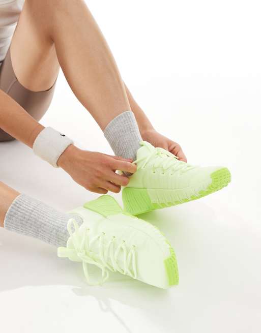 Nike Training Free Metcon 6 trainers in lime green, 3 of 5