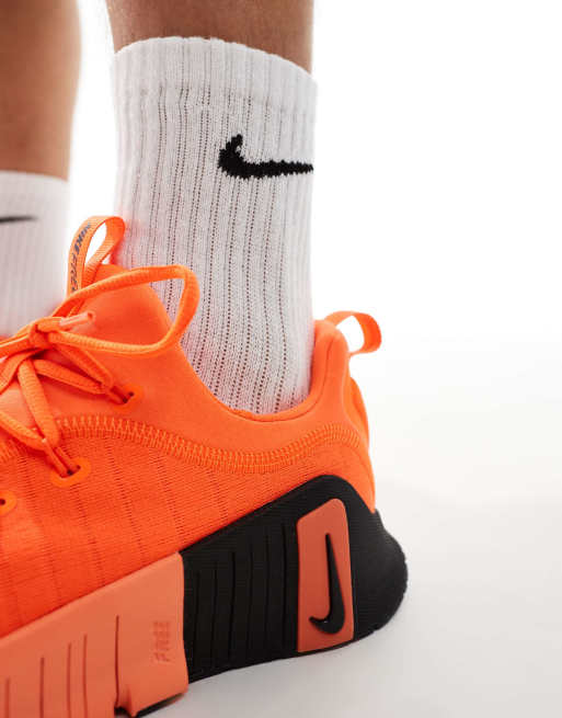 Nike Training Free Metcon 6 trainers in orange, 4 of 5