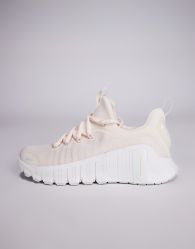 Nike Training Free Metcon 6 trainers in pink and white