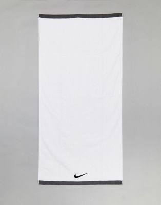 Nike Training fundamental large towel in white n.et.17.101.lg | ASOS