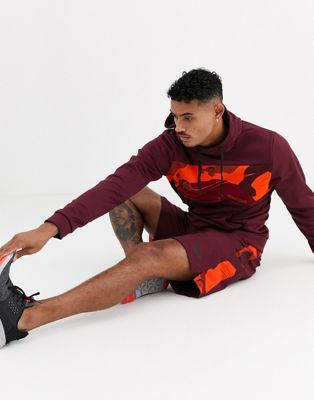 Nike Training - Geweven short met panelen in camouflageprint in bordeauxrood
