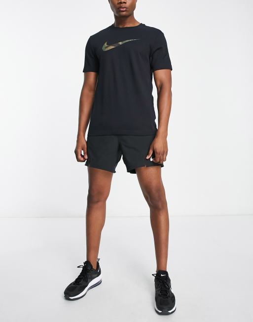 Nike Training – Glitch Dri-FIT – Czarny T-shirt z logo Swoosh we wzór moro, 4 z 4