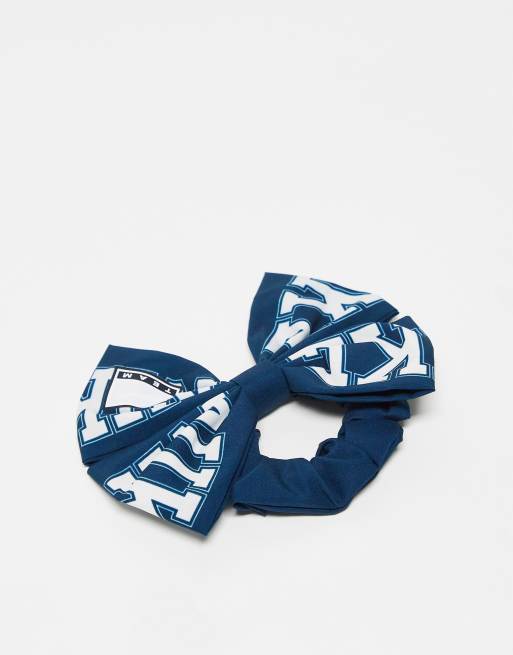 Nike Training - Haarstrik met logo in collegestijl in marineblauw