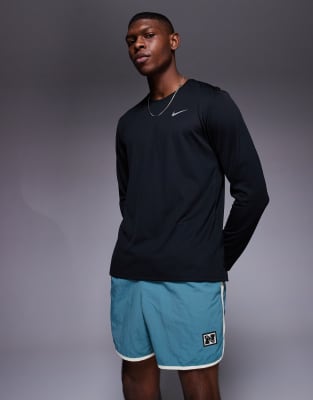 Nike Training - Heritage - Geweven 5 inch short in blauw