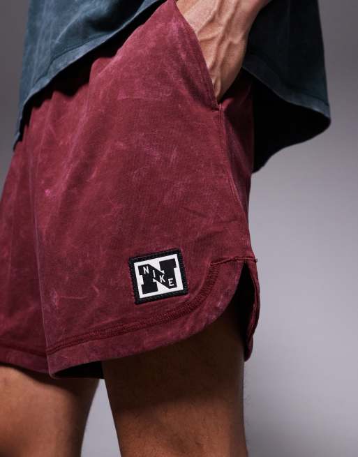 Nike Training Heritage logo shorts in burgundy, 3 of 5