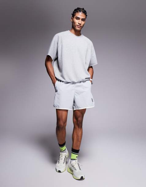 Nike Training – Heritage – Web-Shorts in Grau - view 1