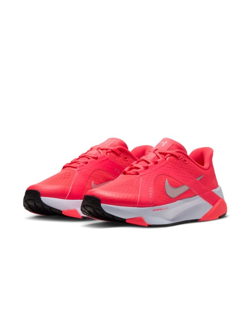 Nike Training Hybrid RN trainers in red and white, 2 of 4