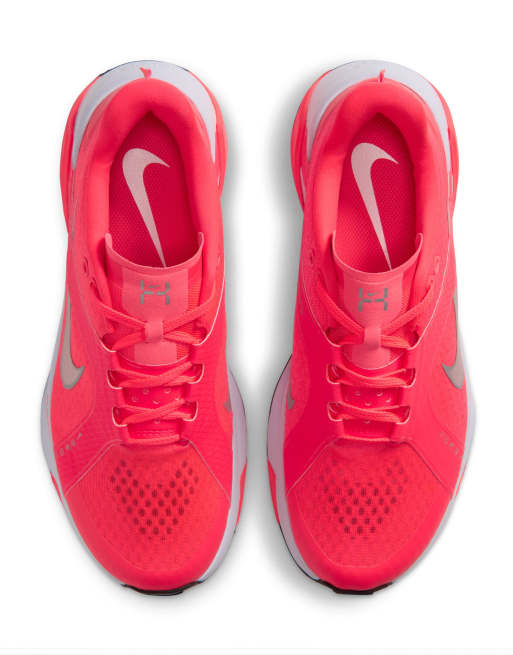 Nike Training Hybrid RN trainers in red and white, 3 of 4