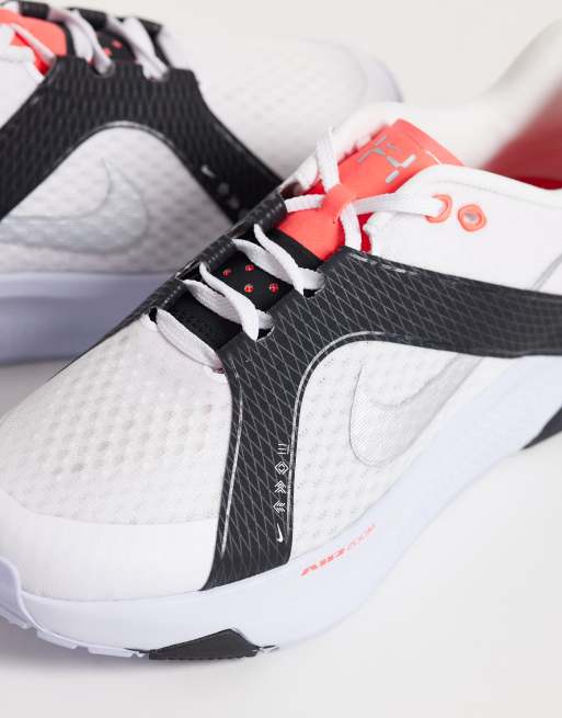 Nike Training Hybrid RN trainers in white & black, 4 of 5