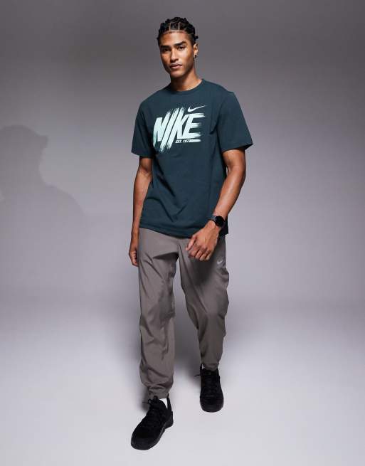 Nike Training Hyverse Dit-FIT t-shirt in green, 2 of 5