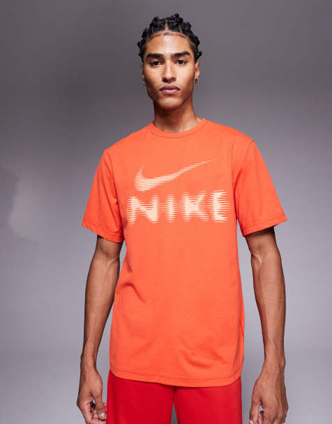 Nike Training Hyverse Dri-FIT t-shirt in red - view 1