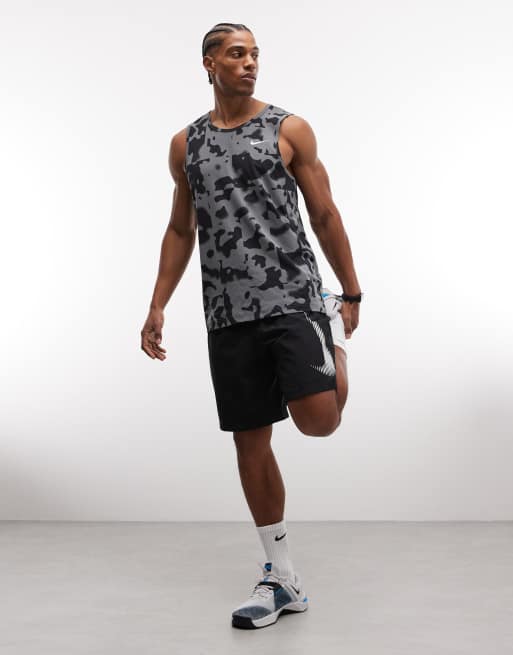 Nike Training - Hyverse Dri-FIT - Vest med gråt og sort print, 2 af 5