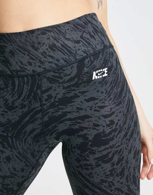 Nike Training - Icon Clash One Dri-FIT - Højtaljede 7/8 leggings i sort med print, 3 af 4