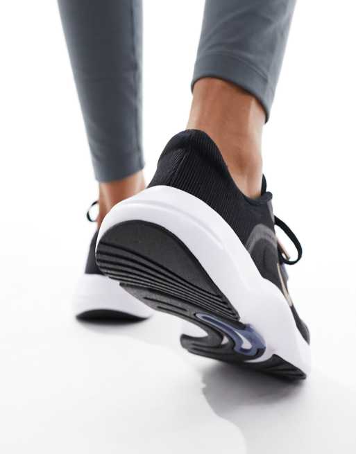 Nike Training – In-Season TR 13 – Svarta och bronsfärgade träningsskor, 3 av 4