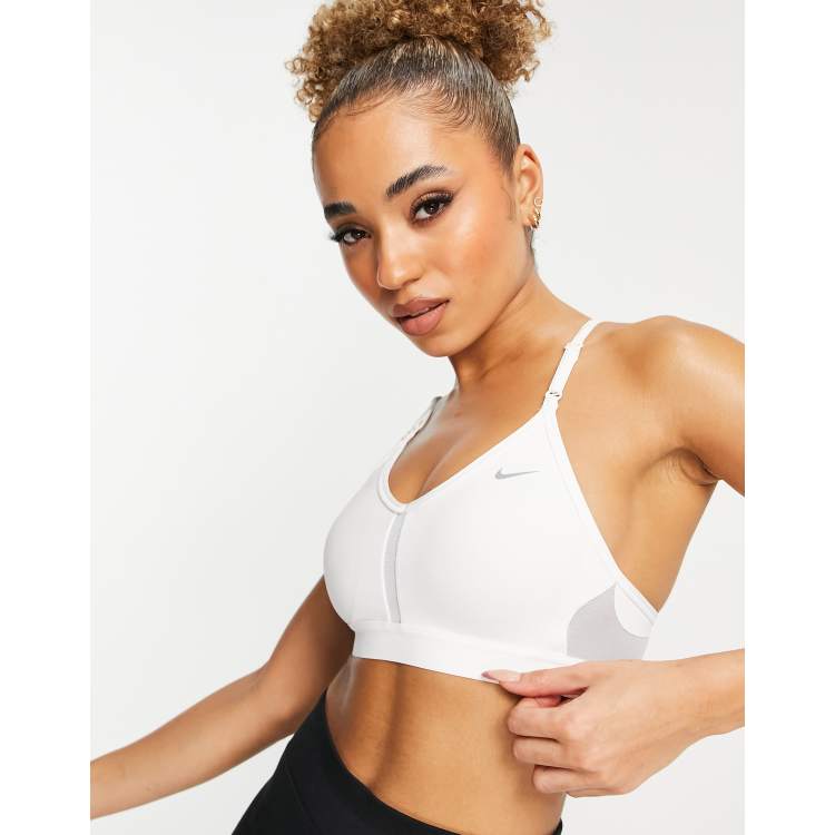 Brassière de sport rembourrée à maintien léger et col en V Nike Indy pour  femme. Nike FR