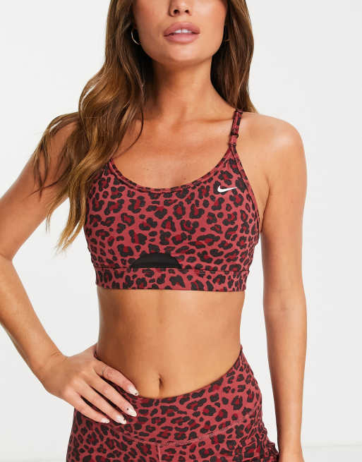 Nike Training - Indy - Soutien-gorge scintillant en tissu Dri-FIT à imprimé léopard - Rose