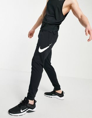 Survêtements Nike Training - Jogger à logo virgule - Noir