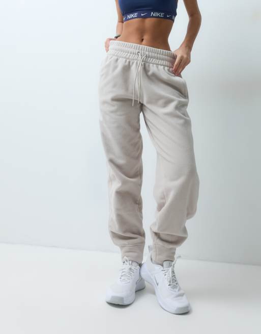 Nike Training joggers in pile polar beige, 2 di 5