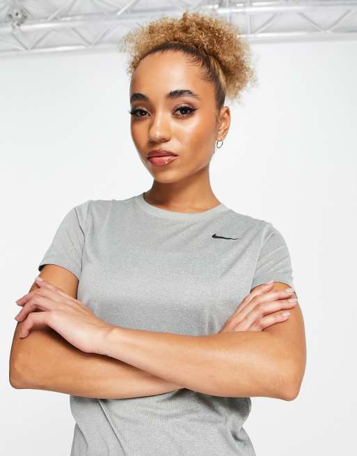 Nike Training - Legacy - T-shirt grigia in tessuto Dri-FIT