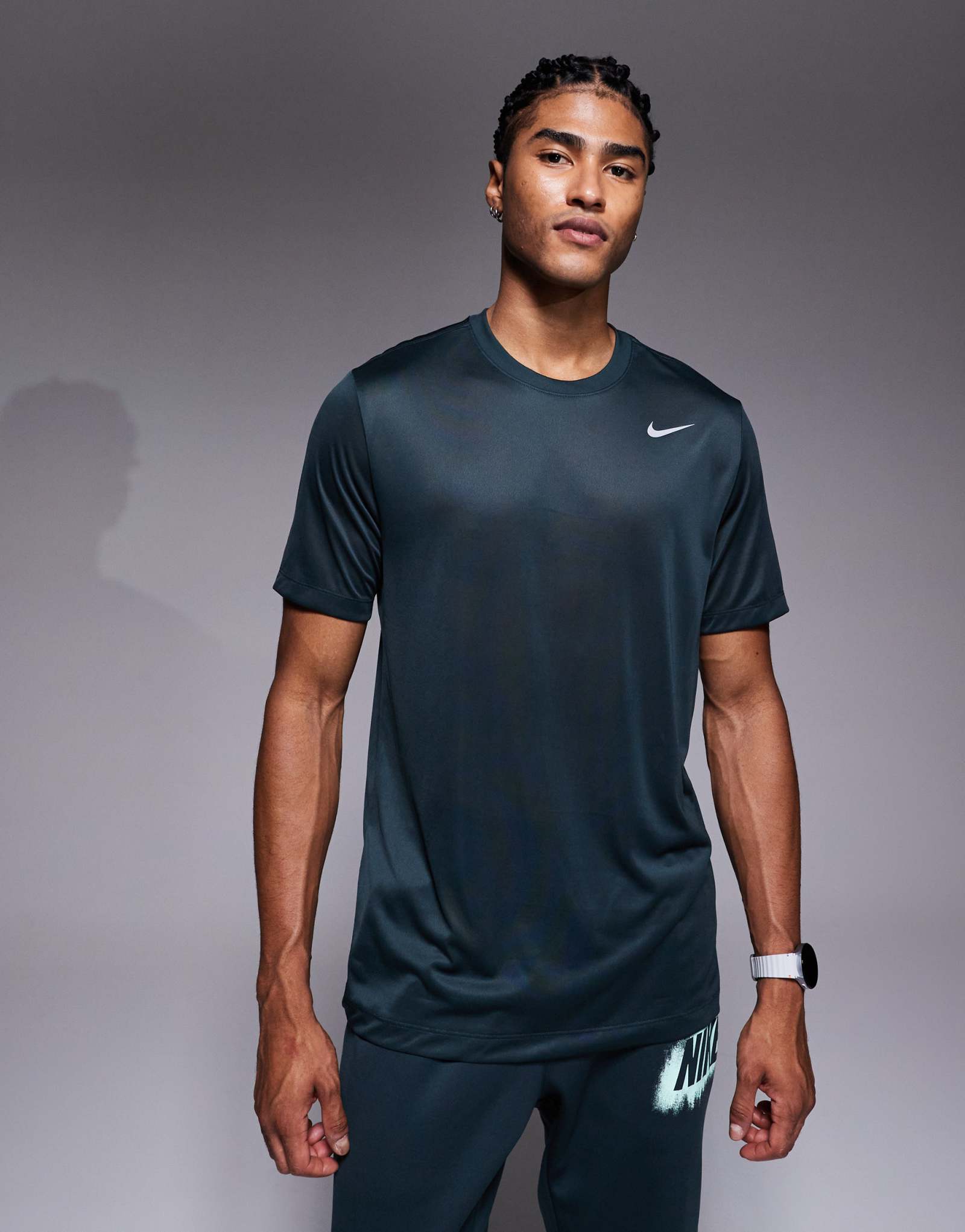 Футболка Nike Training Legend DRI-Fit темно-зеленого цвета