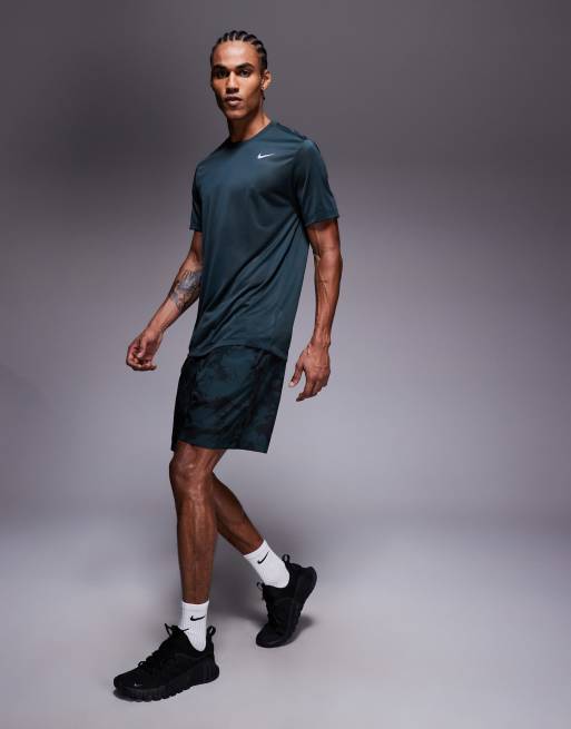 Nike Training Legend DRI-Fit T-shirt in dark green, 2 of 5