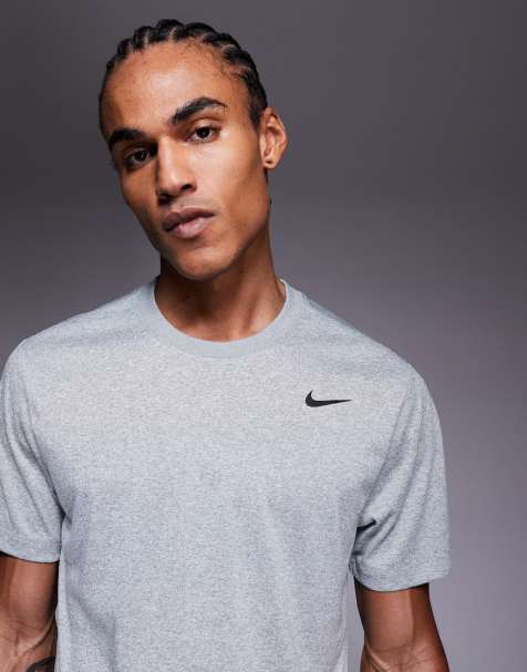 Nike Training – Legend Dri-FIT – T-Shirt in Grau - view 1