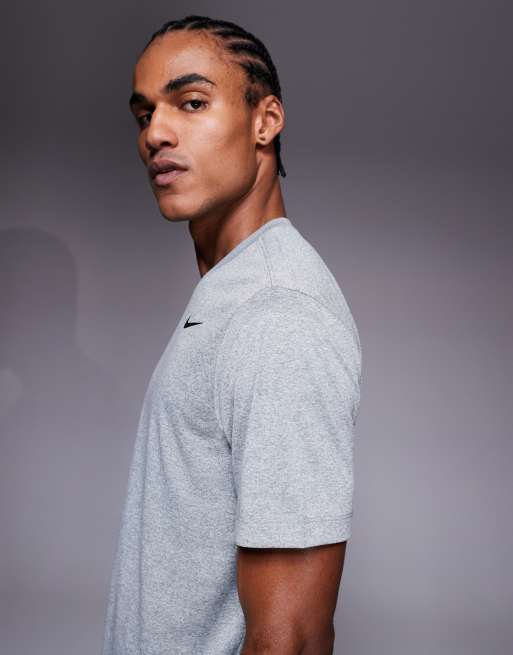 Nike Training – Legend Dri-FIT – T-Shirt in Grau, 4 von 5