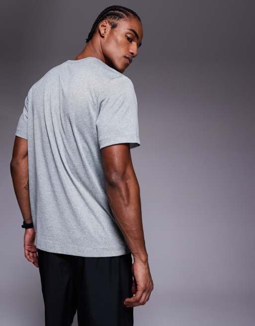 Nike Training – Legend Dri-FIT – T-Shirt in Grau, 5 von 5